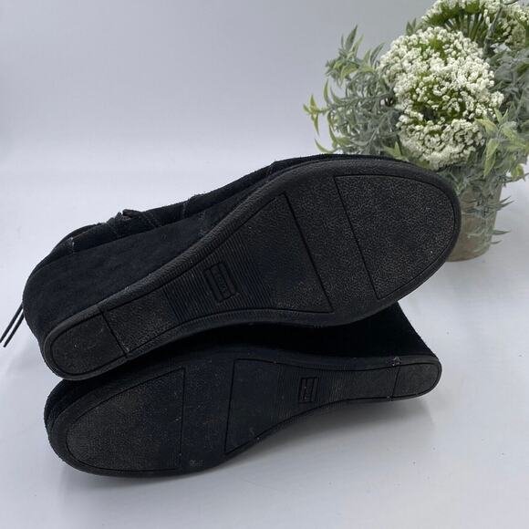 Toms Desert Wedge Black Suede Ankle Booties Shoes Size 7 Exposed Seams Zipper - Picture 6 of 10
